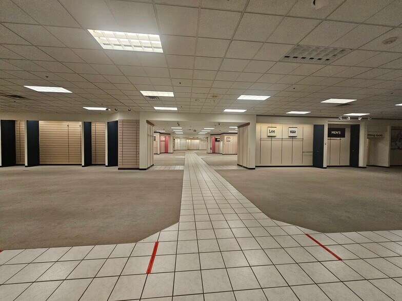 More Photos Of 4129 Wilder Rd, Bay City General Retail For Sale