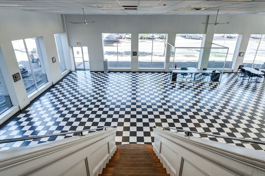 More Photos Of 647 W Genesee St, Syracuse Auto Dealership For Sale