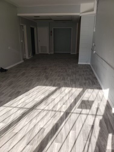 More Photos Of 8610 N Suwanee Ave, Tampa General Retail For Sale