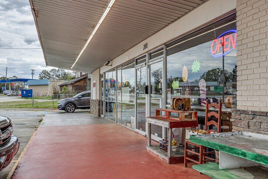 More Photos Of 200 Willard Rd, Clinton Storefront For Sale
