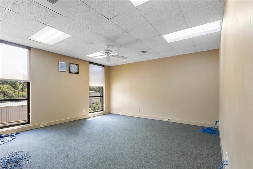 More Photos Of 9846 State Highway 31 E, Tyler Medical For Sale