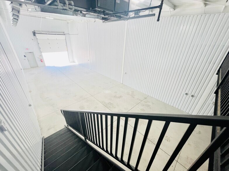 More Photos Of 12432 Road Runner Ln, Oklahoma City Warehouse For Lease