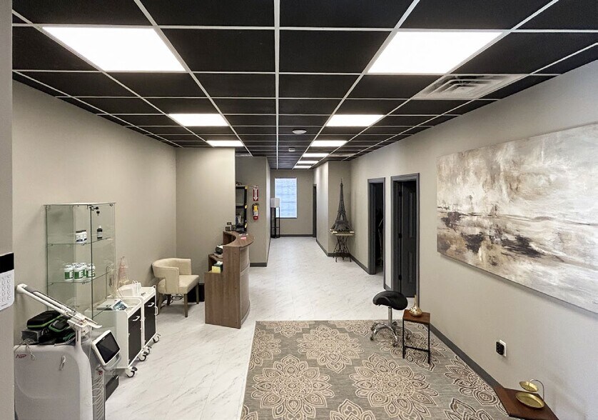 More Photos Of 3750 S Lindbergh Blvd, Sunset Hills Medical For Lease