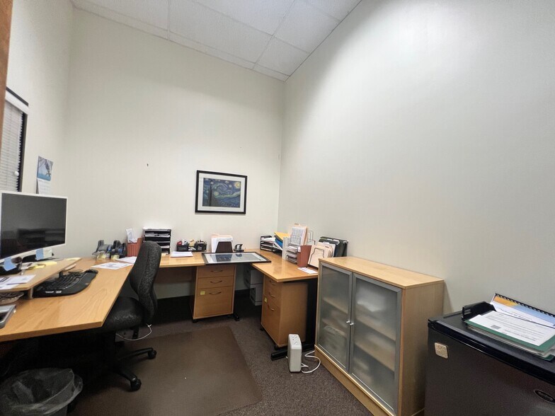 More Photos Of 2222 W Parkside Ln, Phoenix Research And Development For Sale