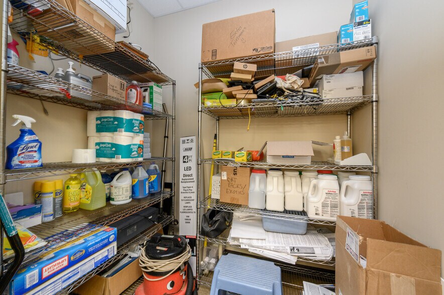 More Photos Of 612 Mount Pleasant Ave, West Orange Veterinarian Kennel For Sale