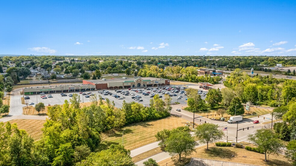 More Photos Of 780-798 Northwoods Blvd, Vandalia Freestanding For Sale