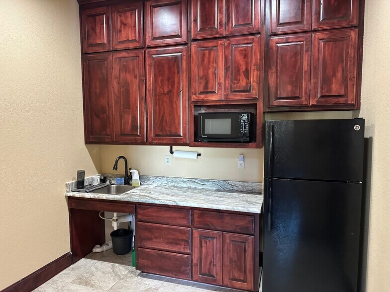 More Photos Of 2131 E Kirkwood Blvd, Southlake Office For Lease