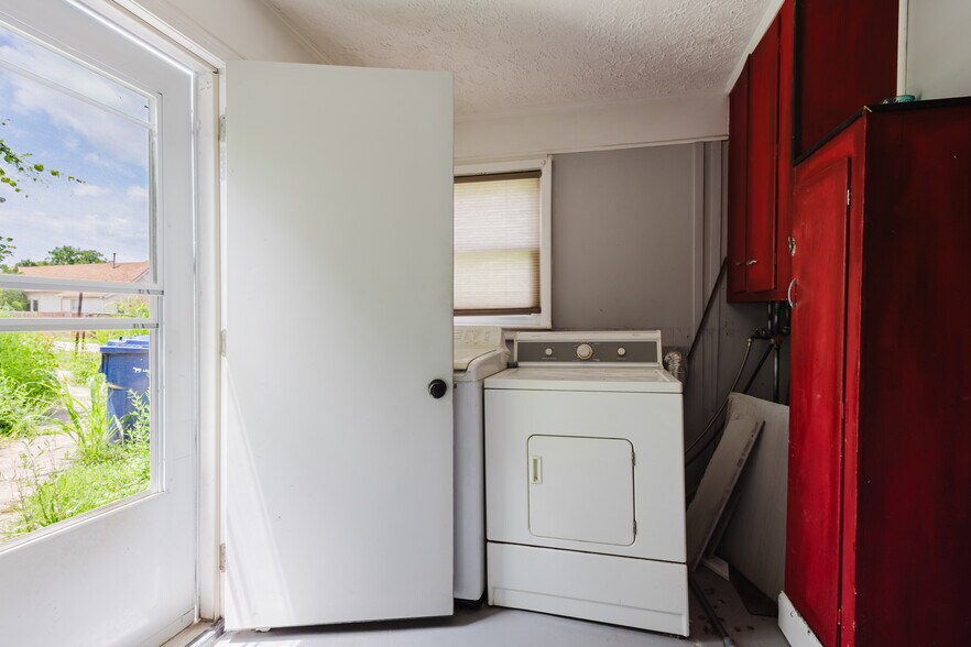 More Photos Of , Lexington Specialty For Sale