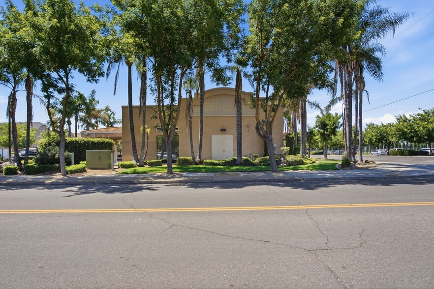 More Photos Of 3700 Geer Rd, Turlock Bank For Lease