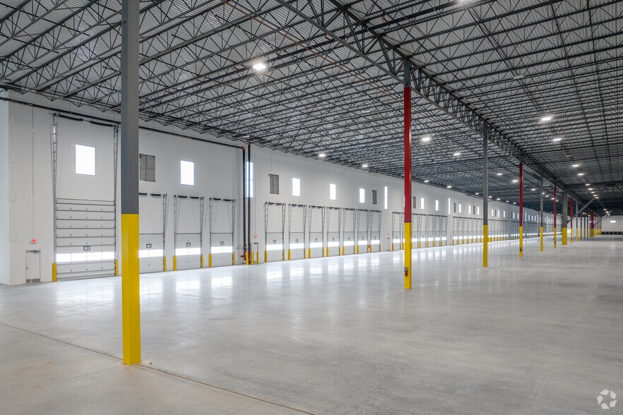 More Photos Of 542 SE Loop 410, San Antonio Warehouse For Sale