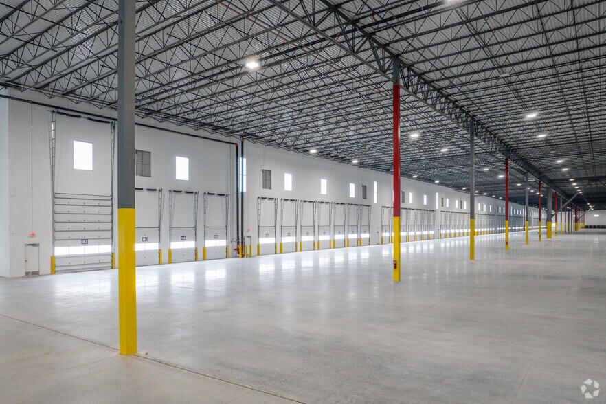 More Photos Of 542 SE Loop 410, San Antonio Warehouse For Lease