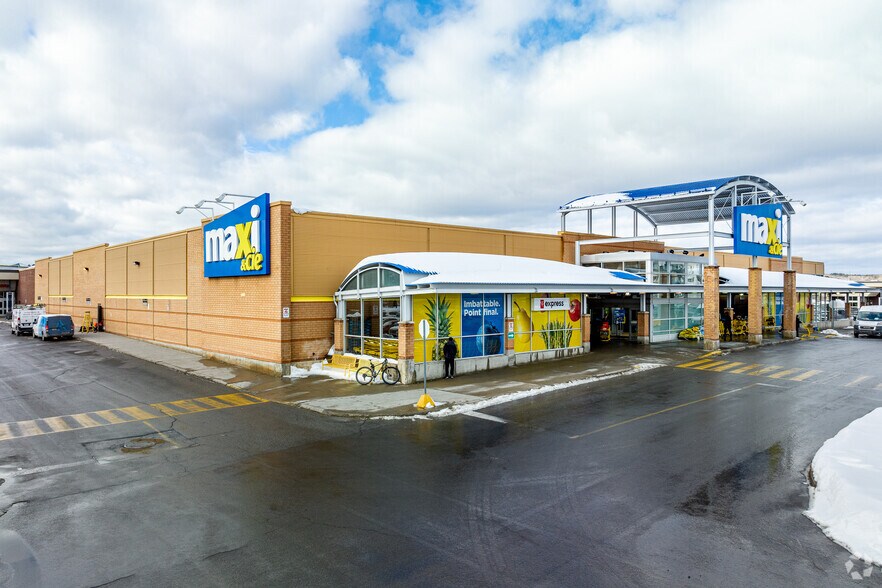 More Photos Of 900 Boul Grignon, St-Jérôme General Retail For Lease