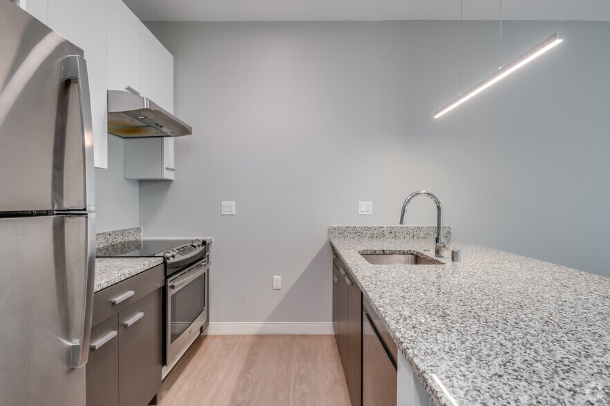 More Photos Of 211 W Mineral St, Milwaukee Apartments For Lease