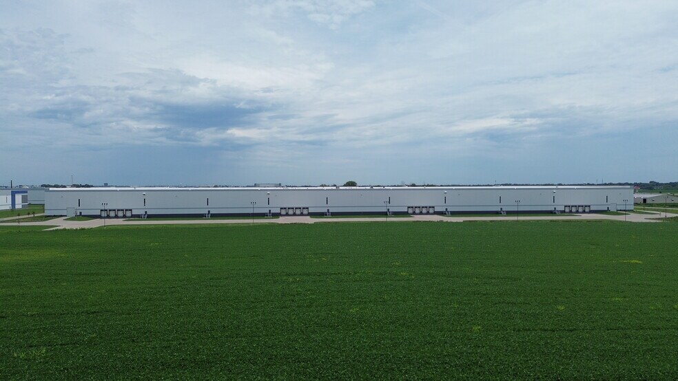 More Photos Of 8730 Northwest Blvd, Davenport Industrial For Lease