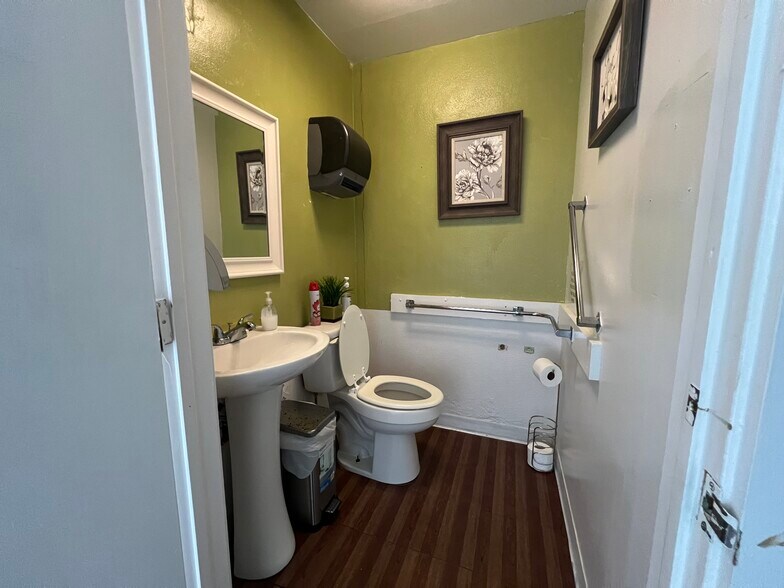 More Photos Of 1715 Market St, Baytown Religious Facility For Sale