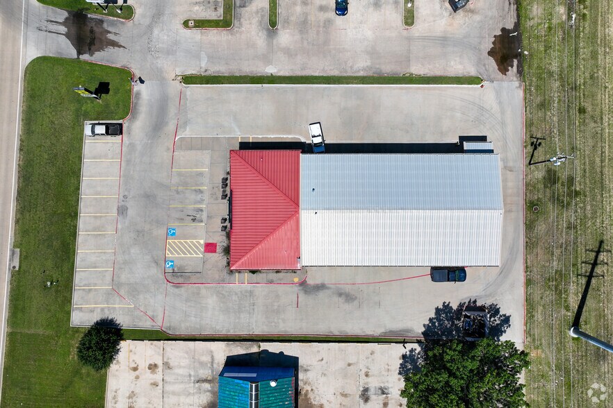 More Photos Of 2321 W Pioneer Pky, Pantego Industrial For Sale