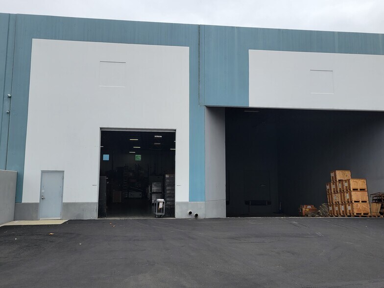 More Photos Of 901 E Cedar St, Ontario Warehouse For Lease