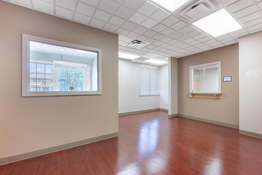 More Photos Of 1956-1964 E Whipp Rd, Dayton Medical For Lease