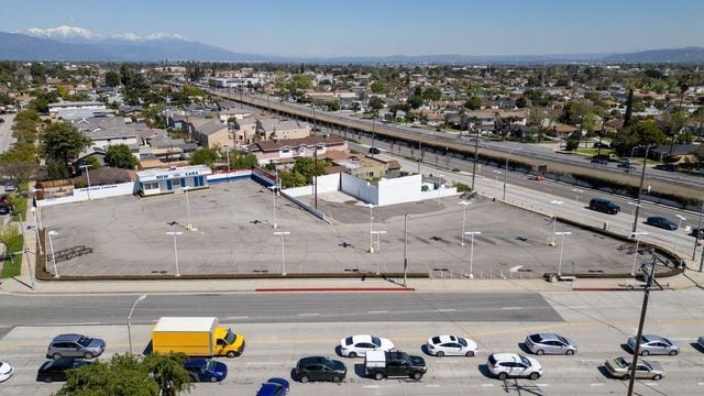 More Photos Of 400 S Atlantic Blvd, Alhambra Auto Dealership For Sale