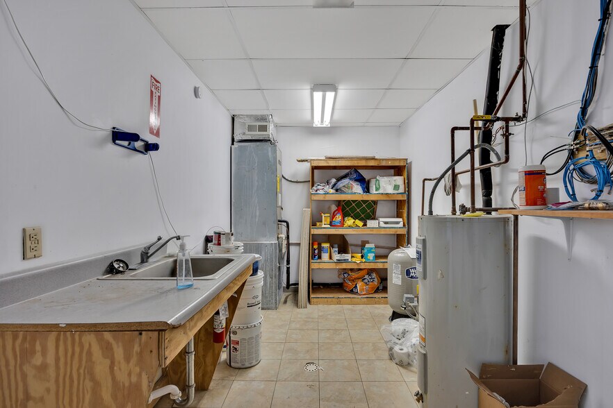 More Photos Of 3548 Cumberland Rd, Cumberland Warehouse For Sale