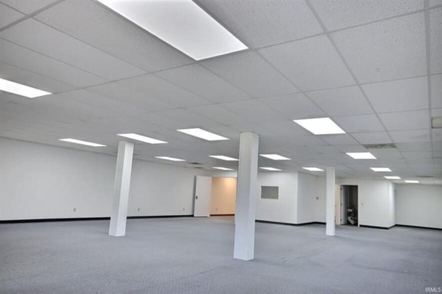 More Photos Of 2519 Lower Huntington Rd, Fort Wayne Storefront For Lease