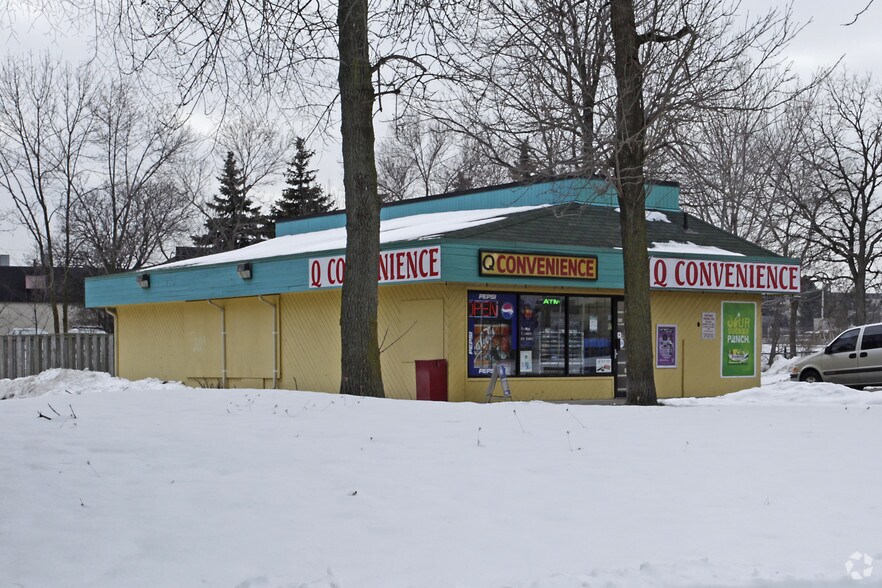 More Photos Of 2301 Benedet Dr, Mississauga Convenience Store For Sale