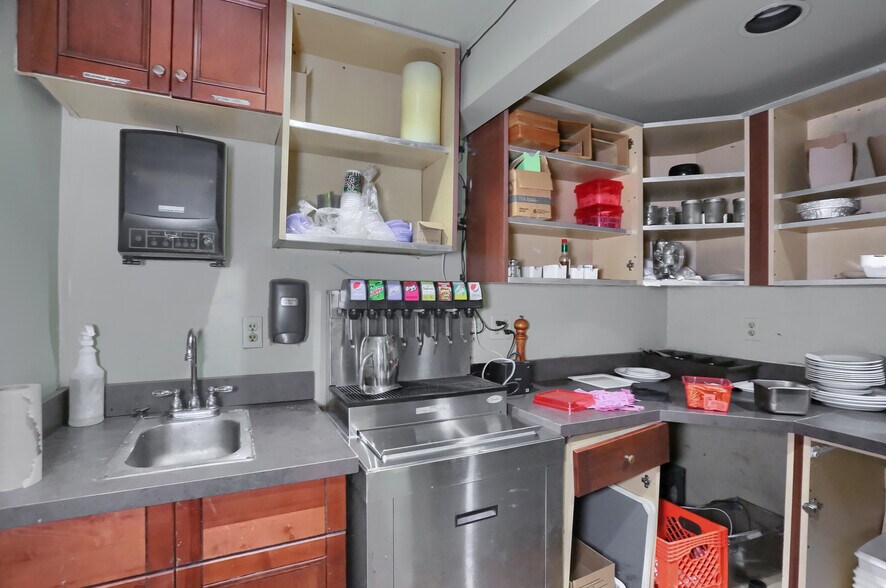 More Photos Of 634 Camp Horne Rd, Pittsburgh General Retail For Sale