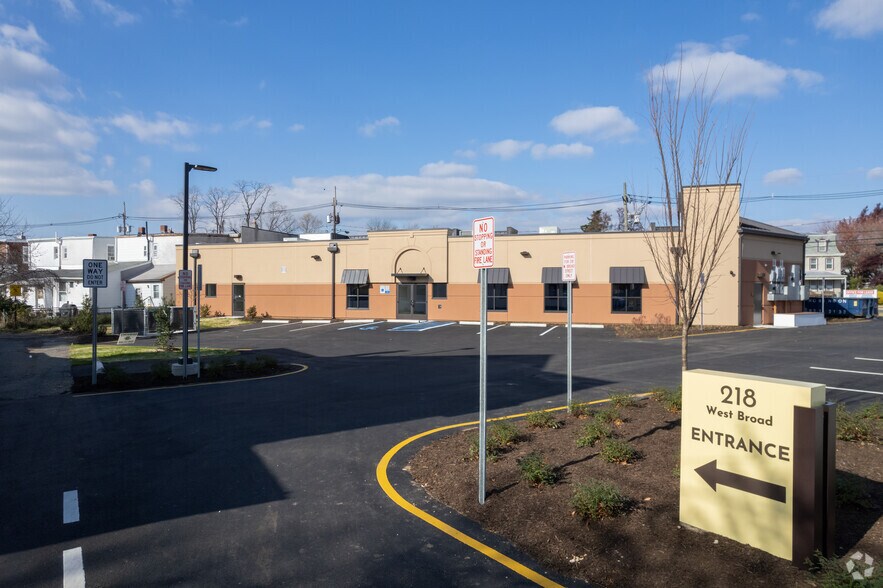 More Photos Of 218 W Broad St, Burlington Medical For Lease