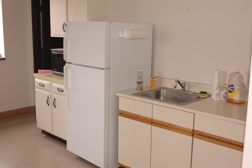 More Photos Of 4944 Ver Plank Rd, Clay Light Manufacturing For Sale