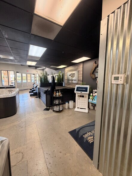 More Photos Of 22900-22924 Los Alisos Blvd, Mission Viejo Unknown For Lease