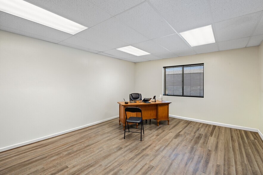 More Photos Of 320 Denny Ct, Montrose Self Storage For Sale