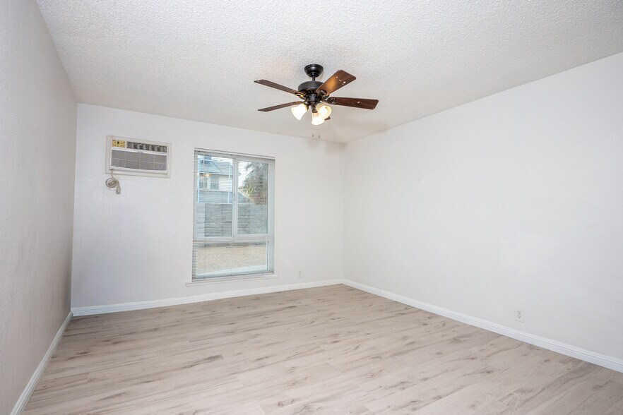 More Photos Of 2105 Webster St, North Las Vegas Multifamily For Sale