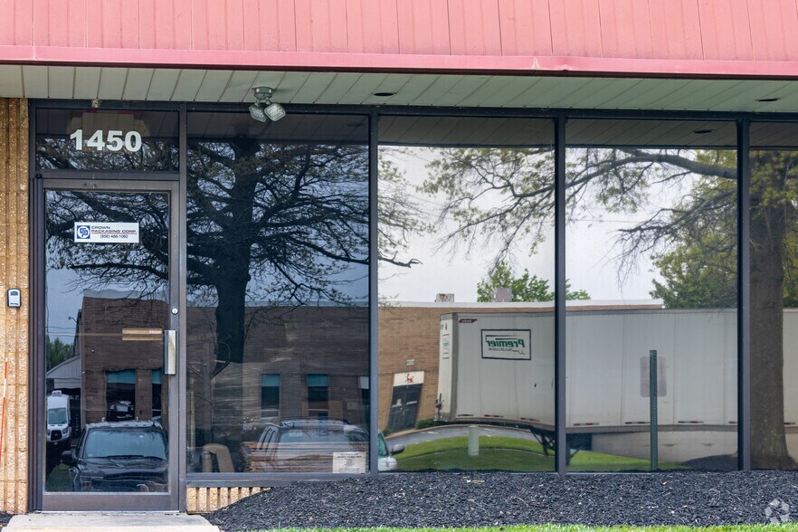 More Photos Of 1400-1480 Imperial Way, Thorofare Warehouse For Lease