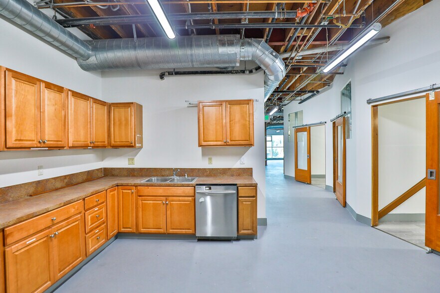 More Photos Of 3122 Santa Monica Blvd, Santa Monica Office For Lease