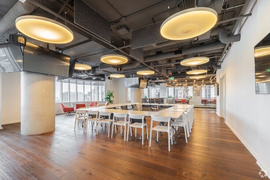 More Photos Of 150 Elgin St, Ottawa Office For Sale