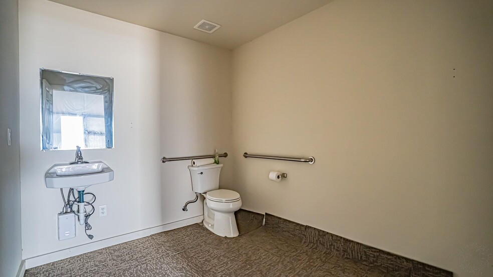 More Photos Of 5975 Stacy Ln, Weatherford Industrial For Lease