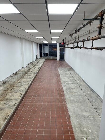 More Photos Of 948 Mclean Ave, Yonkers Storefront For Lease