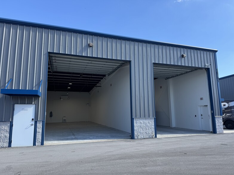 More Photos Of 16701 Cave Cove, 407, Fort Myers Self Storage For Sale