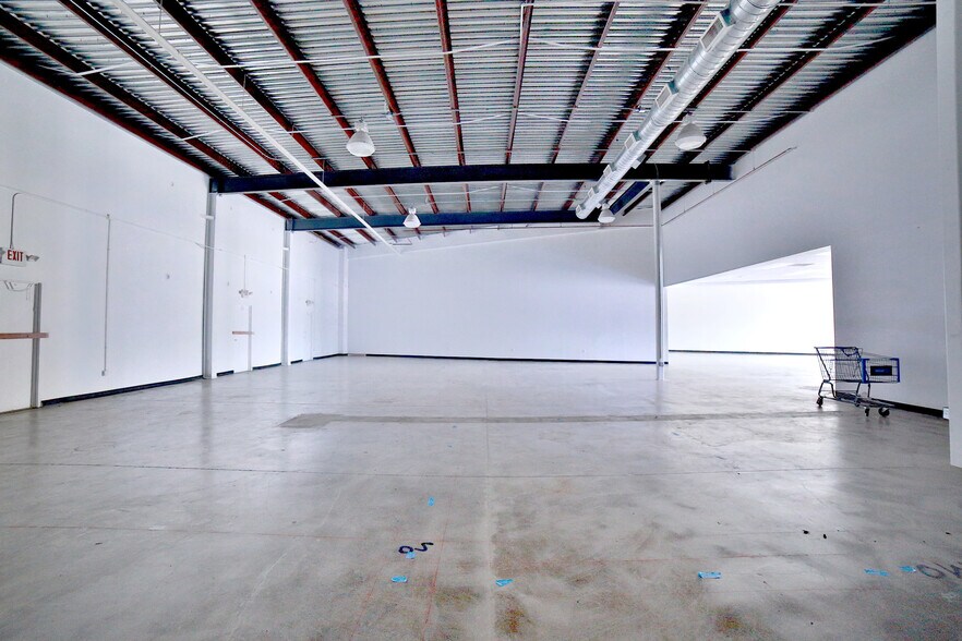 More Photos Of 11130 Gulf Fwy, Houston Unknown For Lease