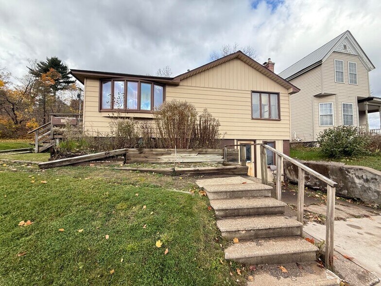 More Photos Of 1104 Ashmun St, Sault Sainte Marie Office For Sale