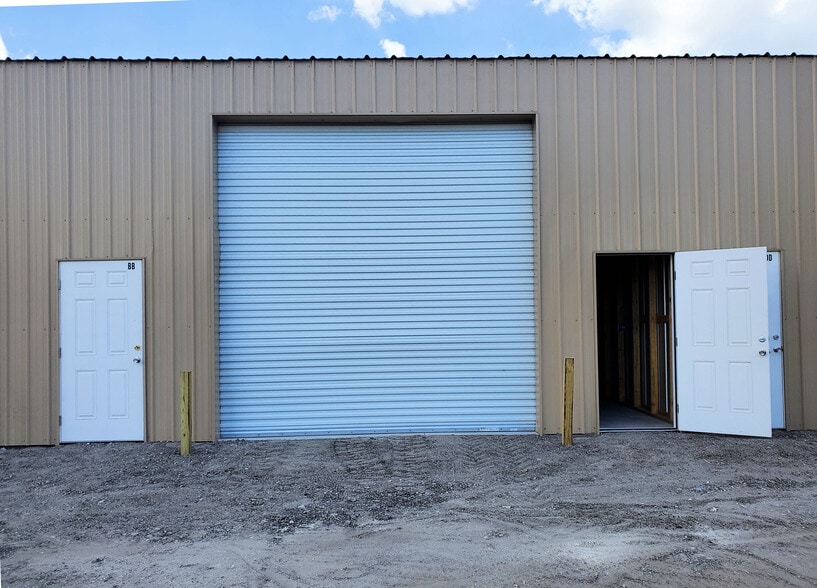 More Photos Of 532 N Bluford Ave, Ocoee Warehouse For Lease