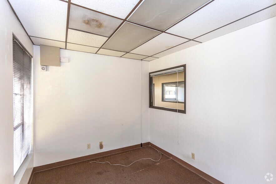 More Photos Of 9606-9636 Tierra Grande, San Diego Unknown For Lease