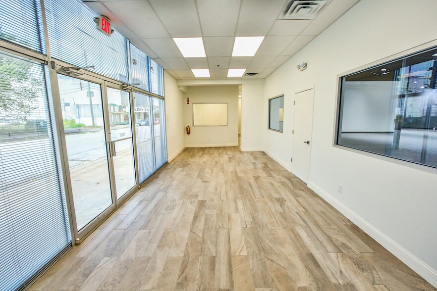 More Photos Of 213 Shaw Ave, Pasadena Industrial For Lease