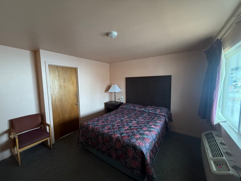 More Photos Of 1102 N Cunningham Ave, Urbana Hospitality For Sale