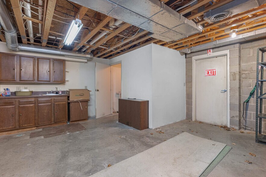 More Photos Of 227 E Cecil St, Springfield Restaurant For Sale