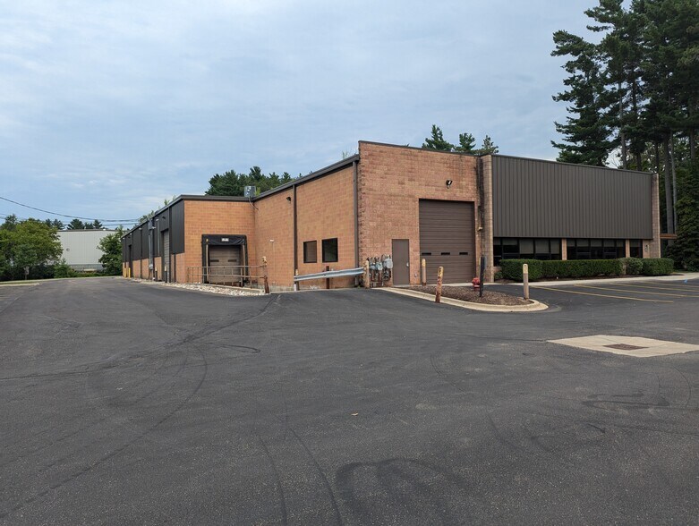 More Photos Of 4305 Pineview Blvd, Commerce Township Research And Development For Lease