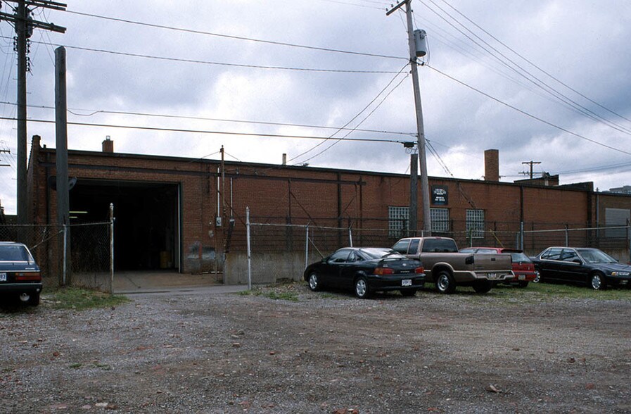 More Photos Of 2011 St Clair Ave NE, Cleveland Auto Repair For Sale