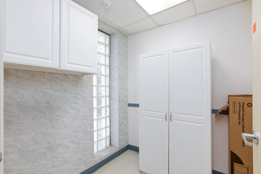 More Photos Of 872 E Sahara Ave, Las Vegas Medical For Lease