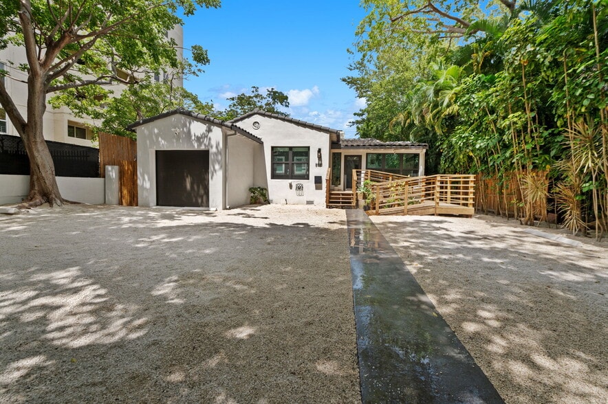 More Photos Of 5981 NE 6th Ave, Miami Office For Sale