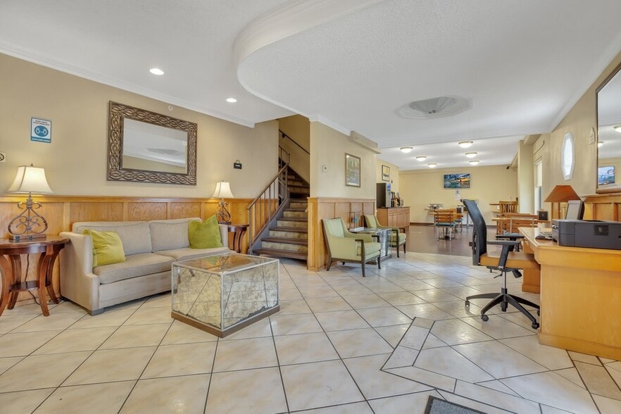 More Photos Of 2200 US Highway 441 SE, Okeechobee Hotel For Sale